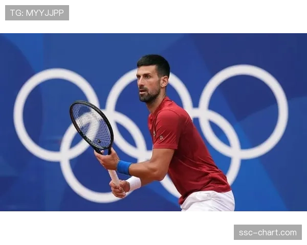 特写：德约科维奇在印第安维尔斯击败年轻对手后，望向看台上儿女的温柔目光