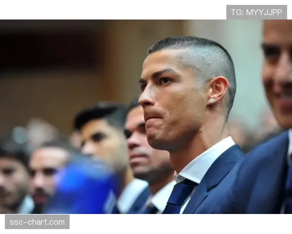 欧冠主题展览在伦敦开幕，展出历届冠军奖杯复刻品